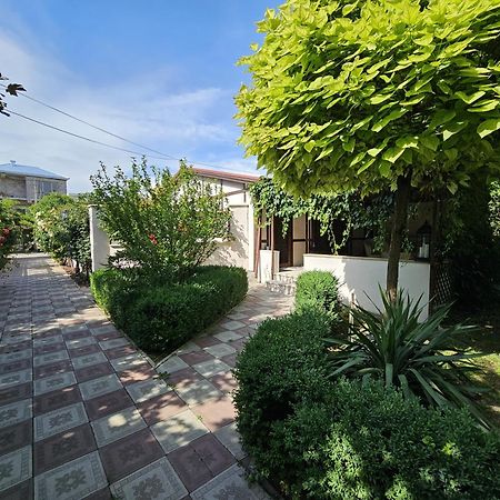 Cross Resort Hotel Erivan Exterior foto