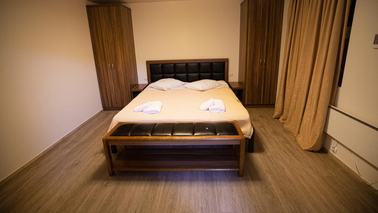 Cross Resort Hotel Erivan Exterior foto