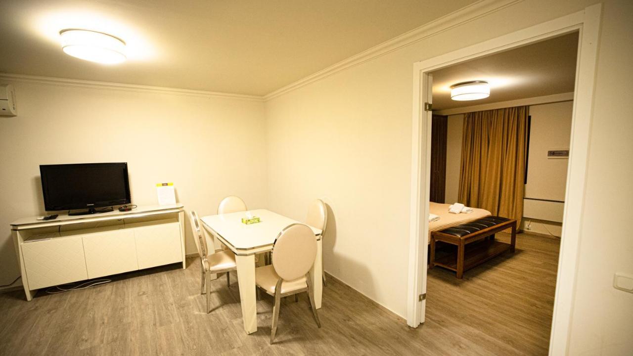 Cross Resort Hotel Erivan Exterior foto