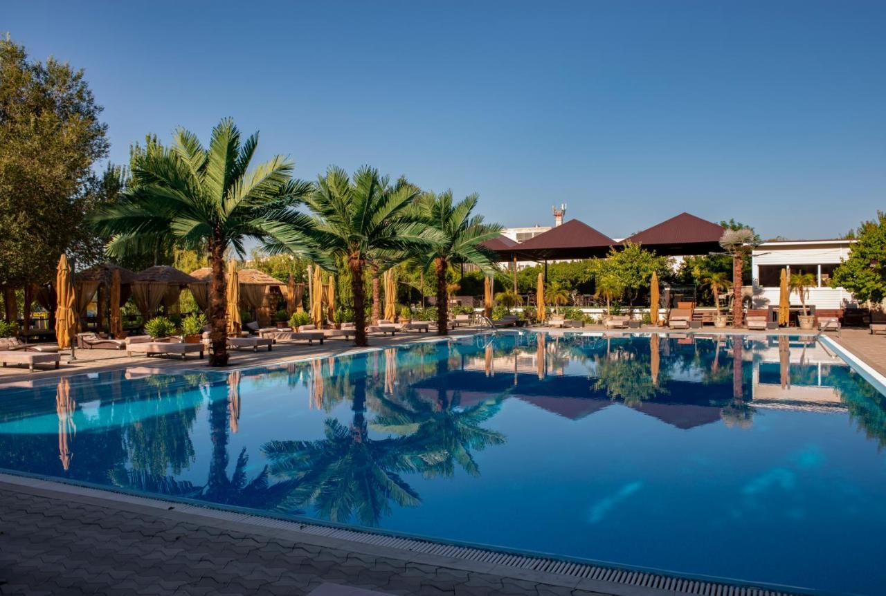 Cross Resort Hotel Erivan Exterior foto
