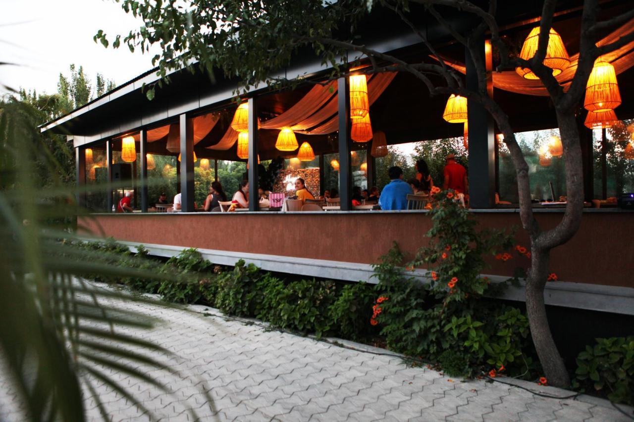 Cross Resort Hotel Erivan Exterior foto