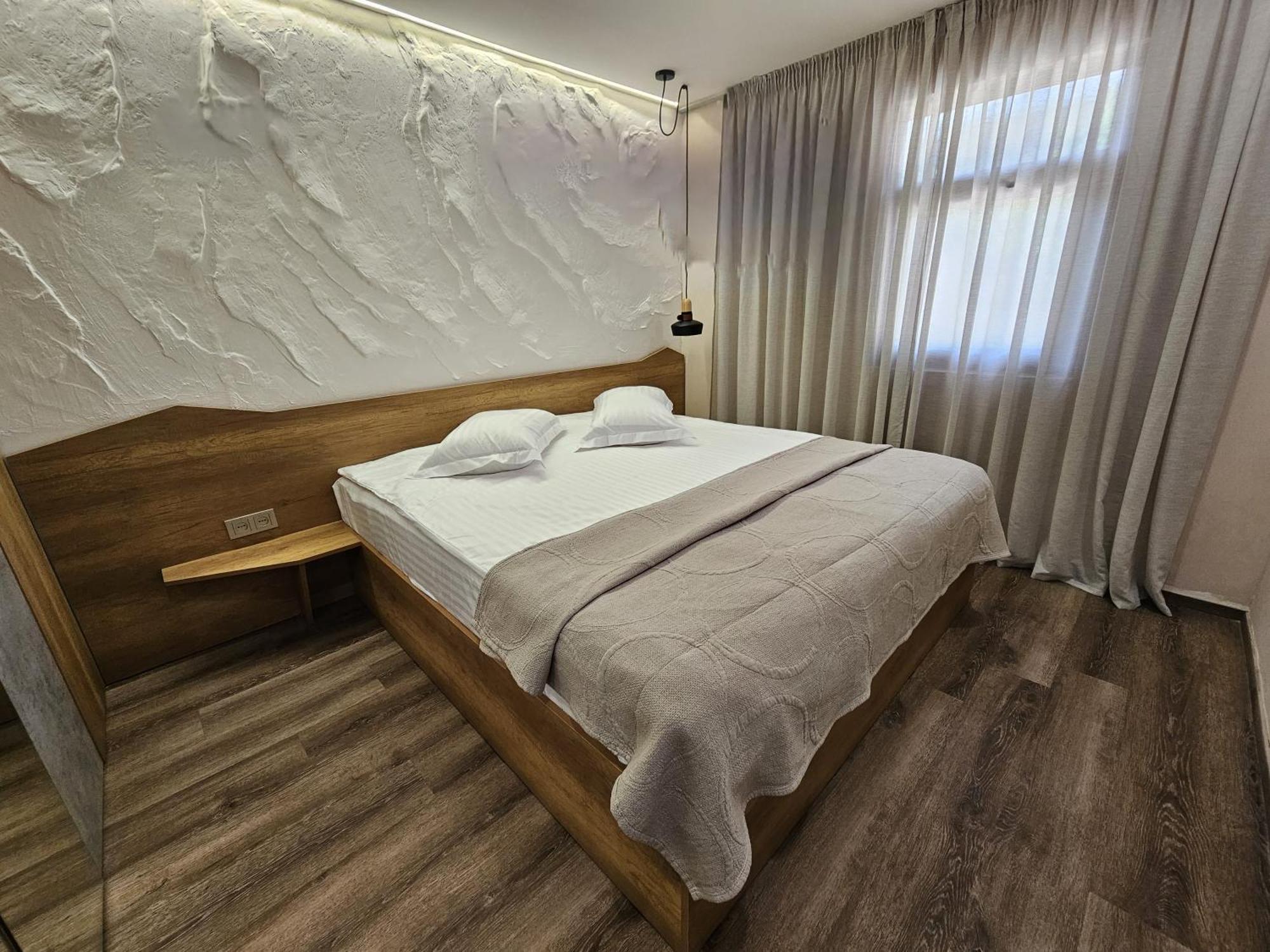 Cross Resort Hotel Erivan Exterior foto