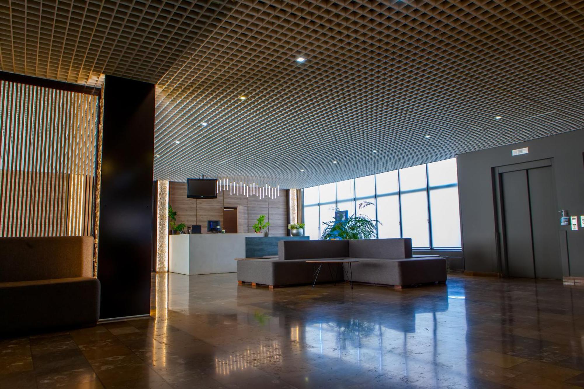 Cross Resort Hotel Erivan Exterior foto