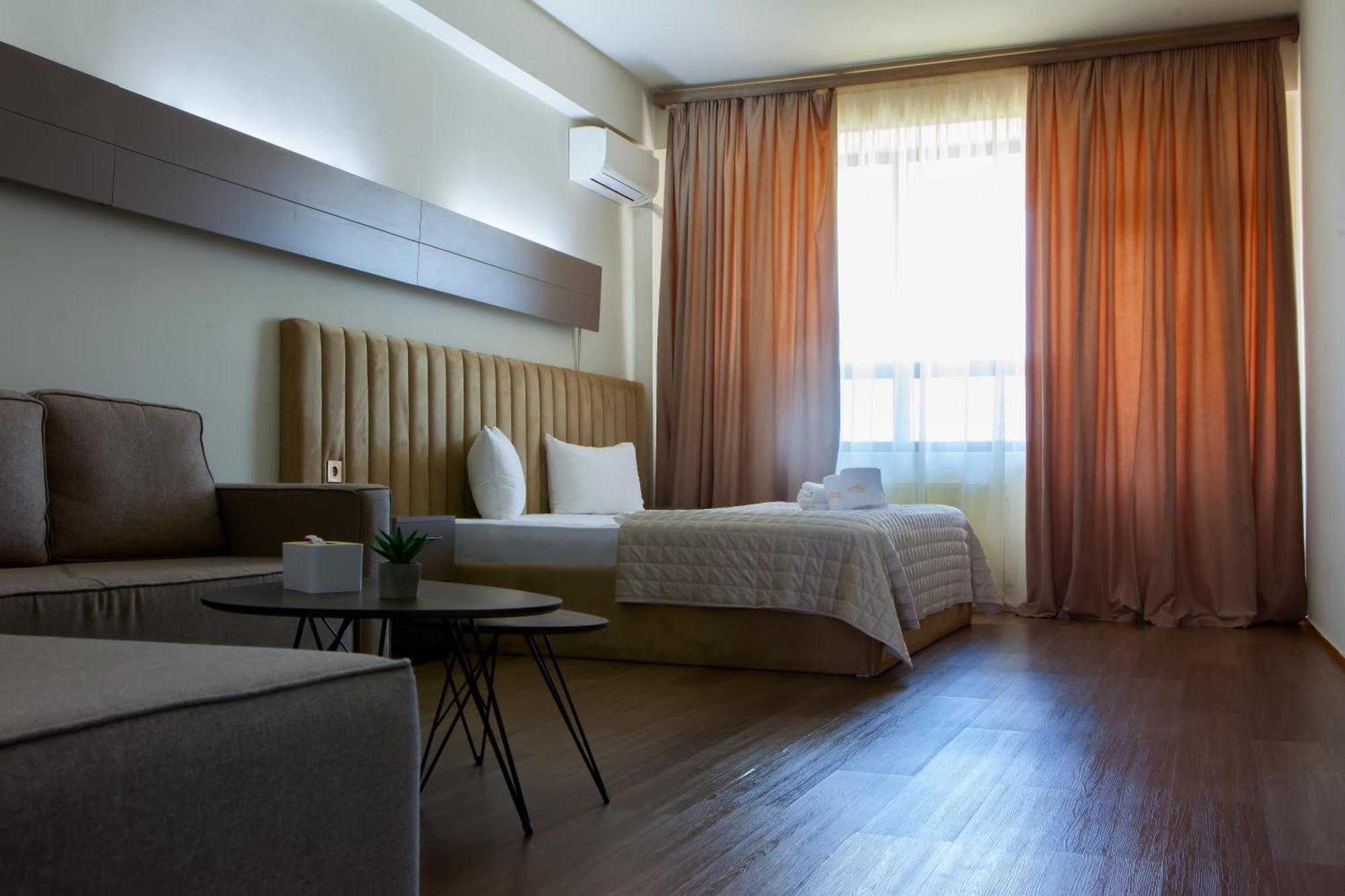 Cross Resort Hotel Erivan Exterior foto