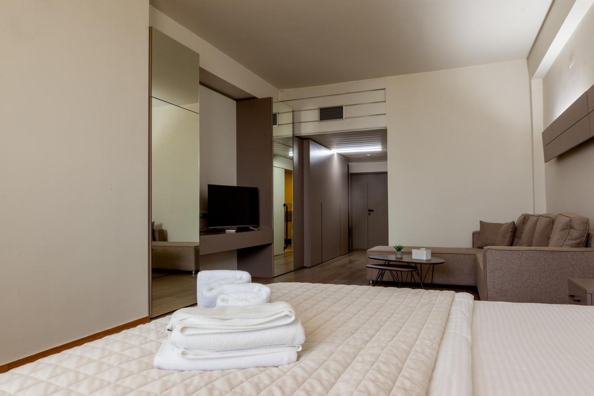 Cross Resort Hotel Erivan Exterior foto