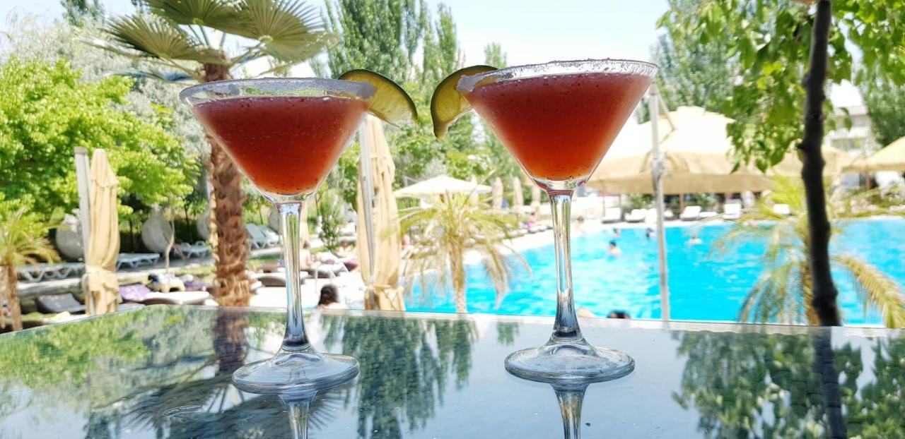 Cross Resort Hotel Erivan Exterior foto